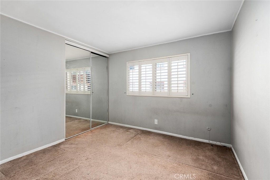 Image 10 of property listing at 5349 Newcastle 20, Encino, CA 91316