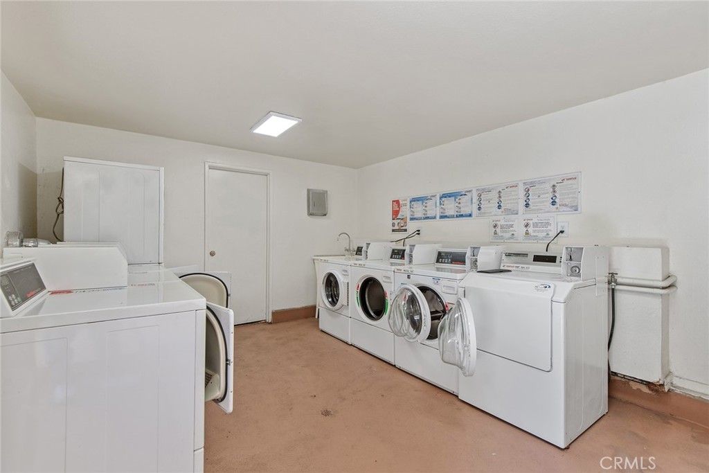 Image 21 of property listing at 5349 Newcastle 20, Encino, CA 91316