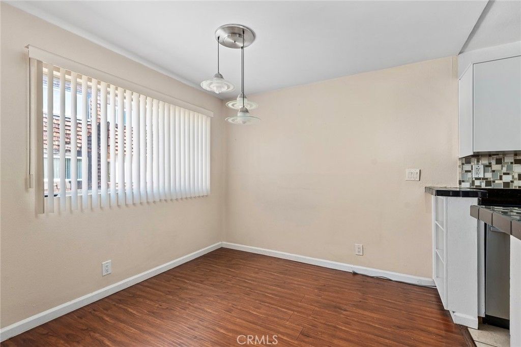 Image 7 of property listing at 5349 Newcastle 20, Encino, CA 91316