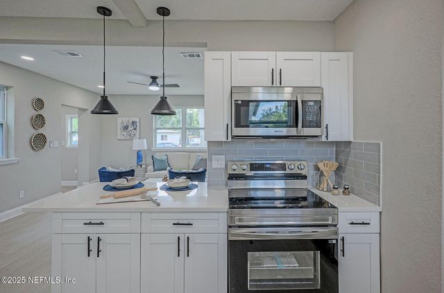 548 AIKEN Road, Jacksonville, FL 32216