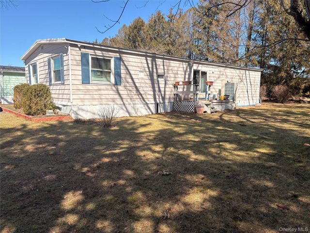703 Fresh Pond Avenue 228, Calverton, NY 11933