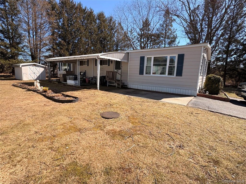 703 Fresh Pond Avenue 228, Calverton, NY 11933