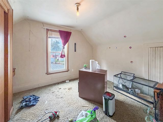 2905 E Walnut Street, Des Moines, IA 50317