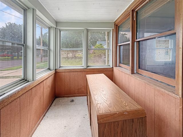 2905 E Walnut Street, Des Moines, IA 50317