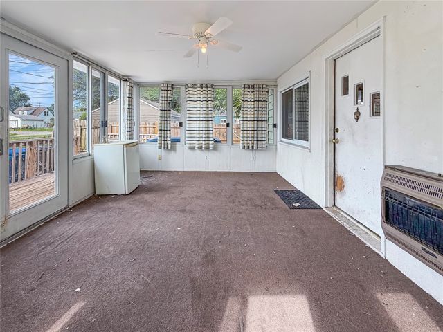 2905 E Walnut Street, Des Moines, IA 50317