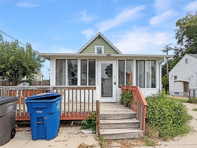 2905 E Walnut Street, Des Moines, IA 50317