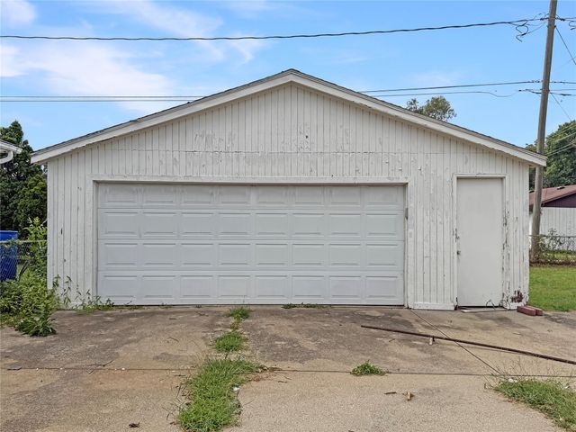 2905 E Walnut Street, Des Moines, IA 50317
