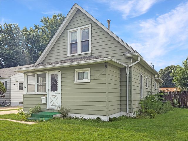 2905 E Walnut Street, Des Moines, IA 50317