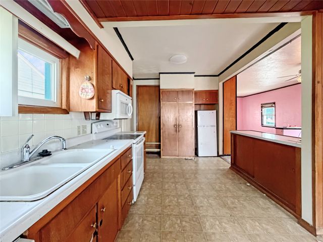 2905 E Walnut Street, Des Moines, IA 50317