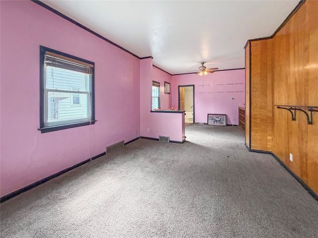 2905 E Walnut Street, Des Moines, IA 50317
