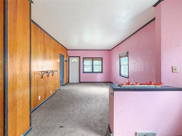2905 E Walnut Street, Des Moines, IA 50317