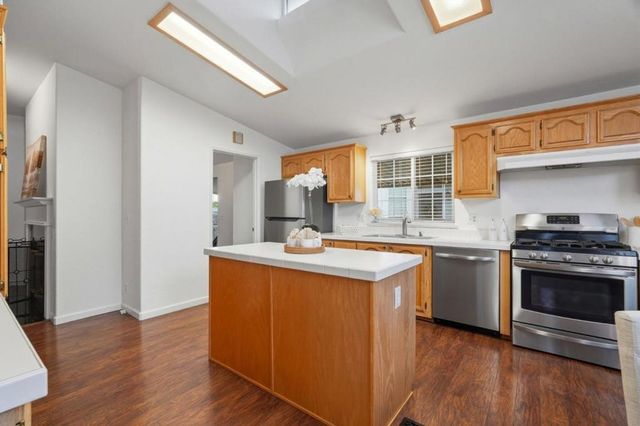 1085 Tasman Drive, Sunnyvale, CA 94089