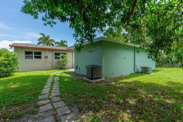 2831 N Seacrest Boulevard A, Boynton Beach, FL 33435