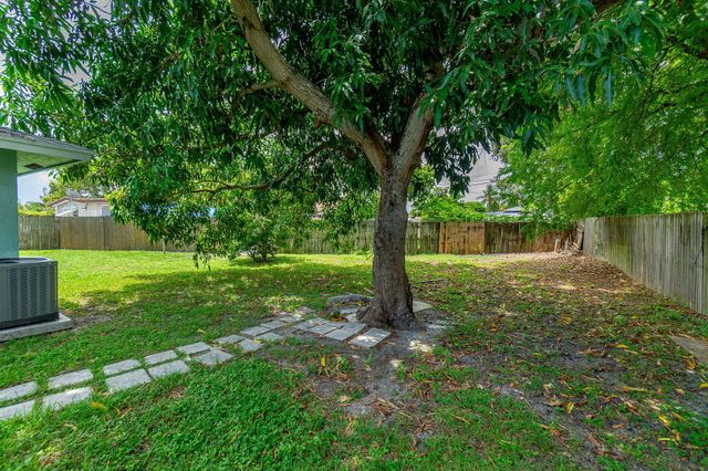 2831 N Seacrest Boulevard A, Boynton Beach, FL 33435