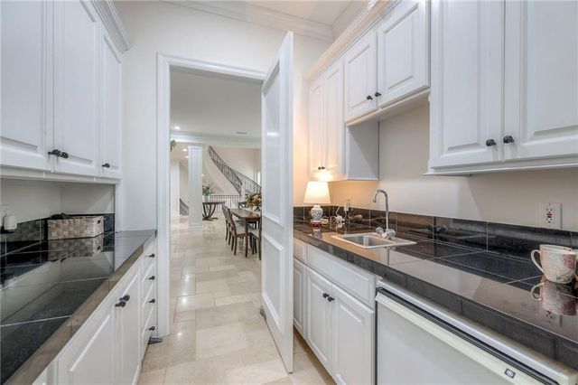 3109 W 118th Street, Leawood, KS 66211