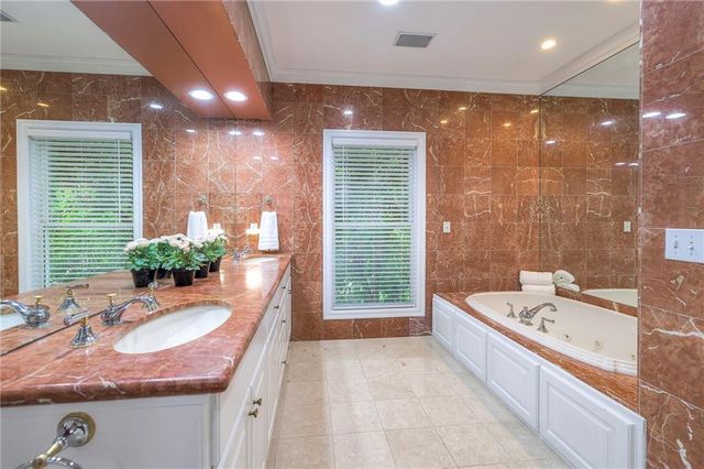 3109 W 118th Street, Leawood, KS 66211