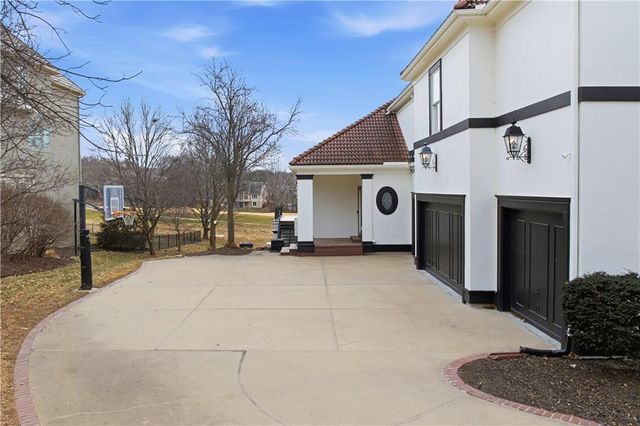 3109 W 118th Street, Leawood, KS 66211