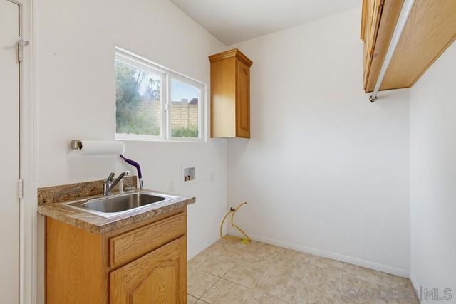 171 Dawn View, El Cajon, CA 92021