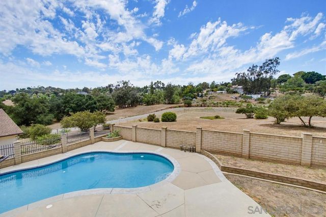 171 Dawn View, El Cajon, CA 92021