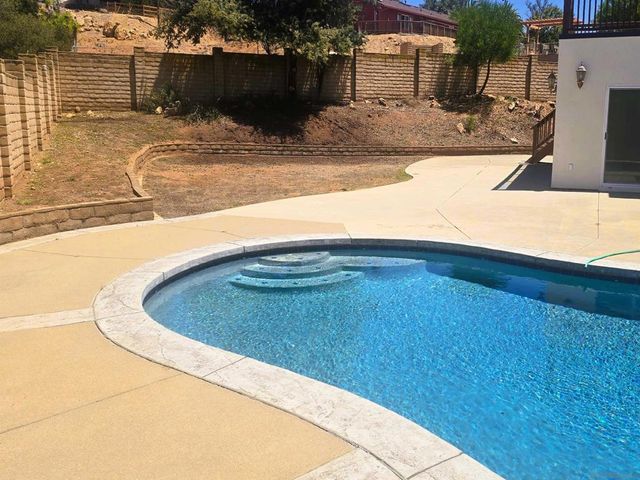 171 Dawn View, El Cajon, CA 92021