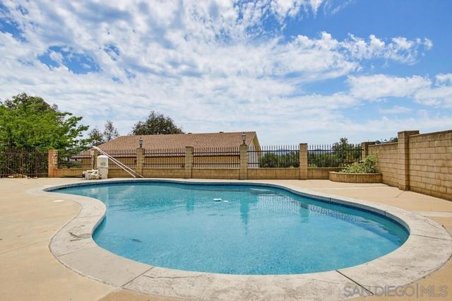 171 Dawn View, El Cajon, CA 92021