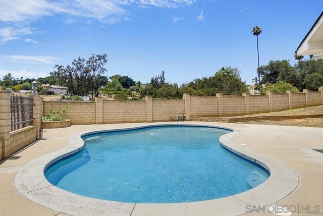 171 Dawn View, El Cajon, CA 92021