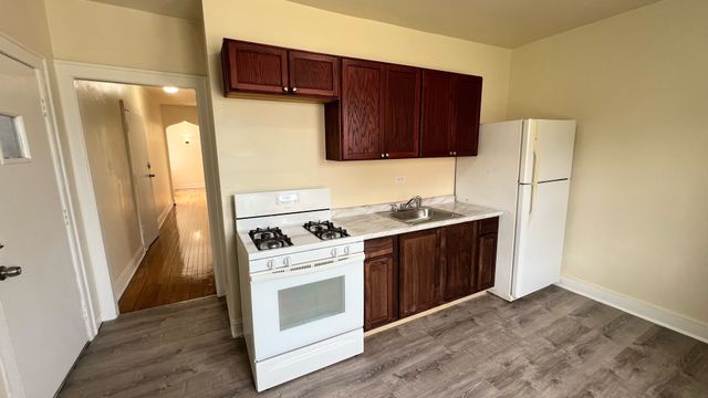 8748 S Dauphin Avenue 1B, Chicago, IL 60619