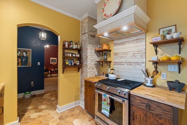 106 S 22nd Ave., Hattiesburg, MS 39401