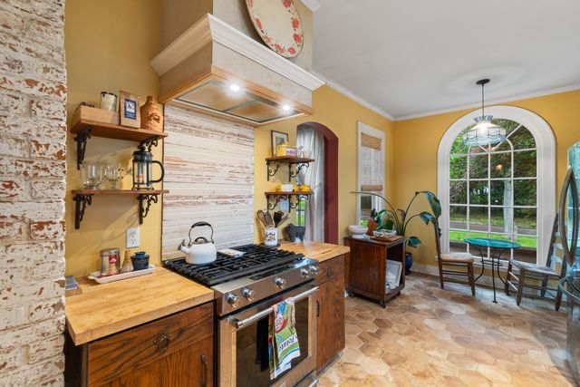 106 S 22nd Ave., Hattiesburg, MS 39401
