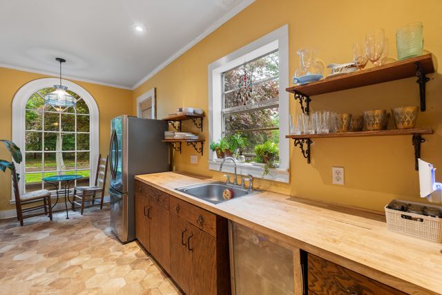 106 S 22nd Ave., Hattiesburg, MS 39401