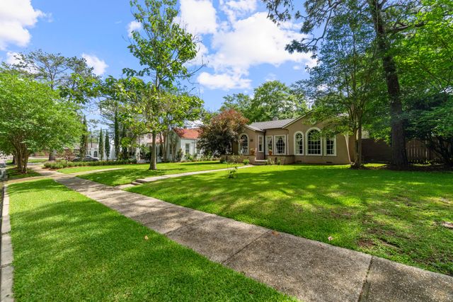 106 S 22nd Ave., Hattiesburg, MS 39401