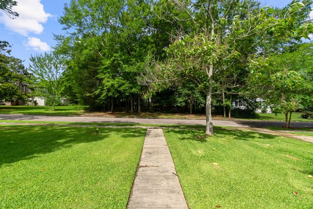 106 S 22nd Ave., Hattiesburg, MS 39401