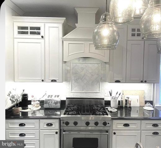 216 N PITT ST, Alexandria, VA 22314