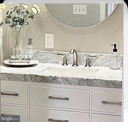 216 N PITT ST, Alexandria, VA 22314