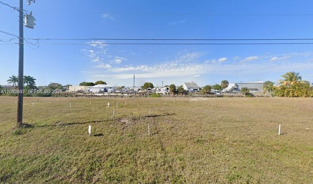 1020 SE 13th Ave, Cape Coral, FL 33990