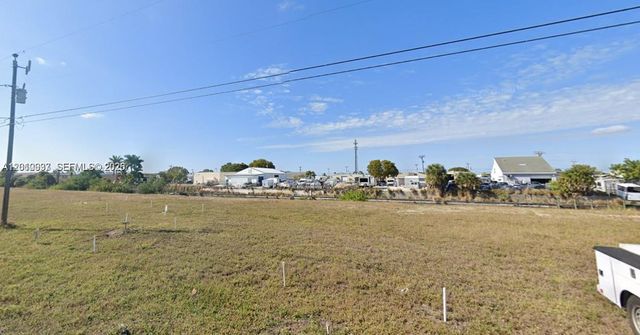1020 SE 13th Ave, Cape Coral, FL 33990
