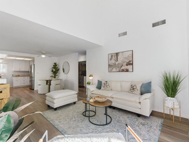 2835 Hillsboro Ct, Carlsbad, CA 92010
