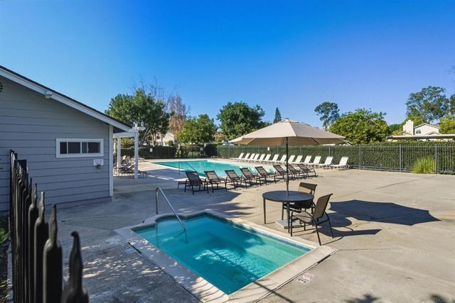 2835 Hillsboro Ct, Carlsbad, CA 92010