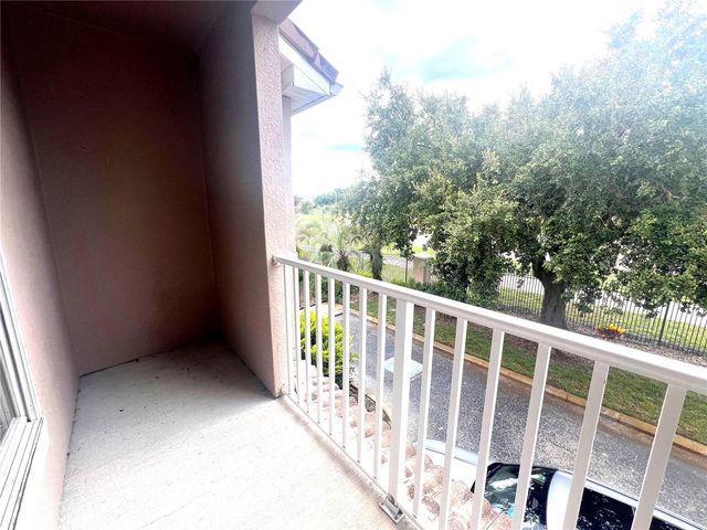 18046 VILLA CREEK DRIVE, Tampa, FL 33647