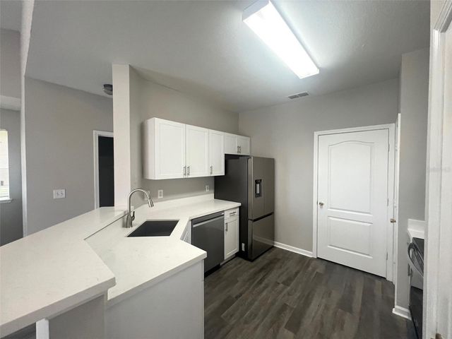 18046 VILLA CREEK DRIVE, Tampa, FL 33647