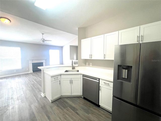 18046 VILLA CREEK DRIVE, Tampa, FL 33647