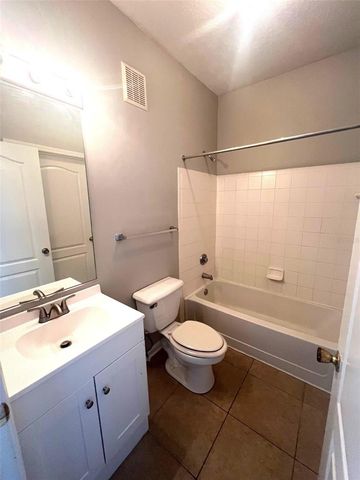 18046 VILLA CREEK DRIVE, Tampa, FL 33647