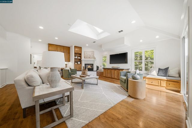 522 Florence Dr, Lafayette, CA 94549