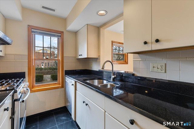 229 Wooster Street 2R, New Haven, CT 06511