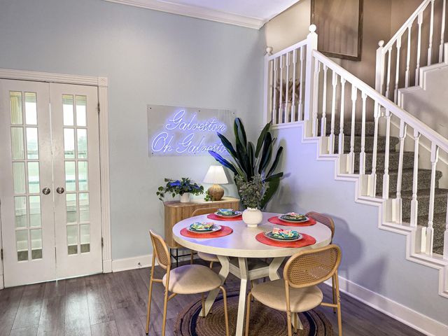 18306 E De Vaca, Galveston, TX 77554