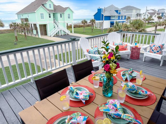 18306 E De Vaca, Galveston, TX 77554