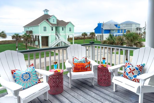 18306 E De Vaca, Galveston, TX 77554