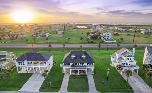 18306 E De Vaca, Galveston, TX 77554