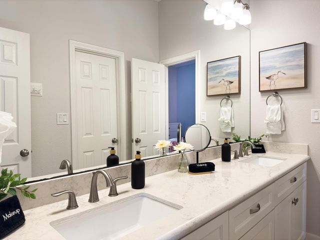 18306 E De Vaca, Galveston, TX 77554