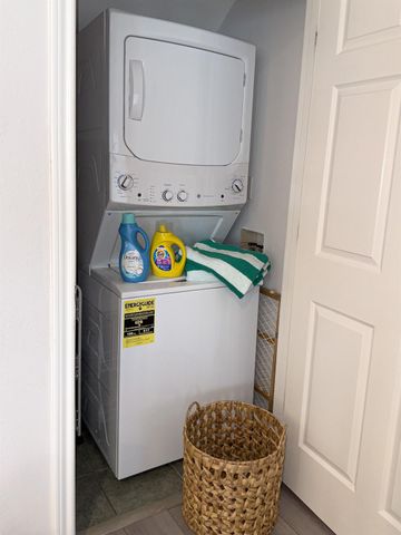 18306 E De Vaca, Galveston, TX 77554